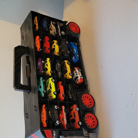 Truck Load with 44 cars - Picture 2 of 9